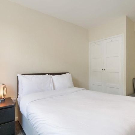 סאטון The Serene 2-Bedroom Flat W Free Street Parking מראה חיצוני תמונה