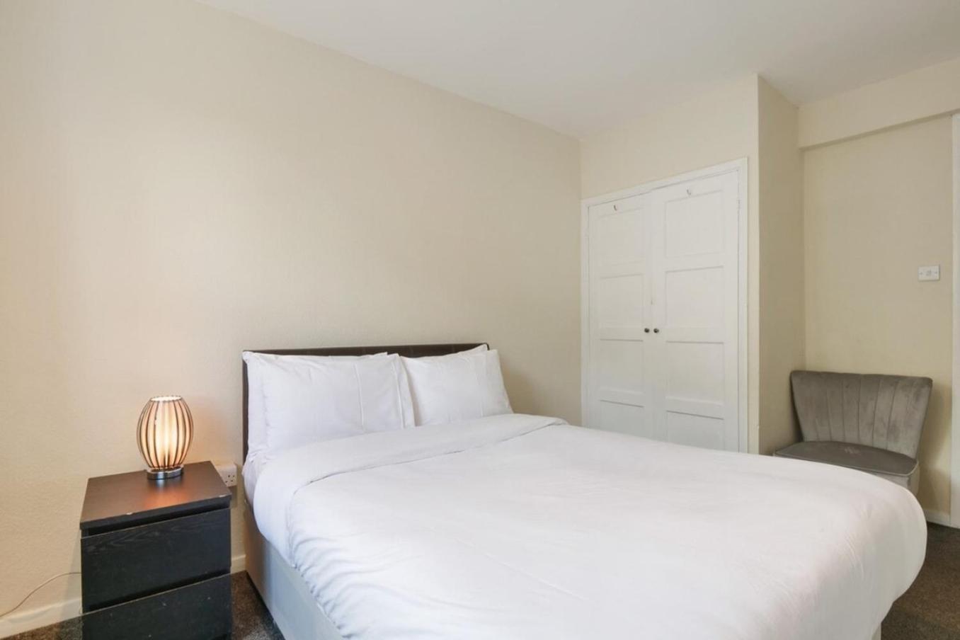 סאטון The Serene 2-Bedroom Flat W Free Street Parking מראה חיצוני תמונה