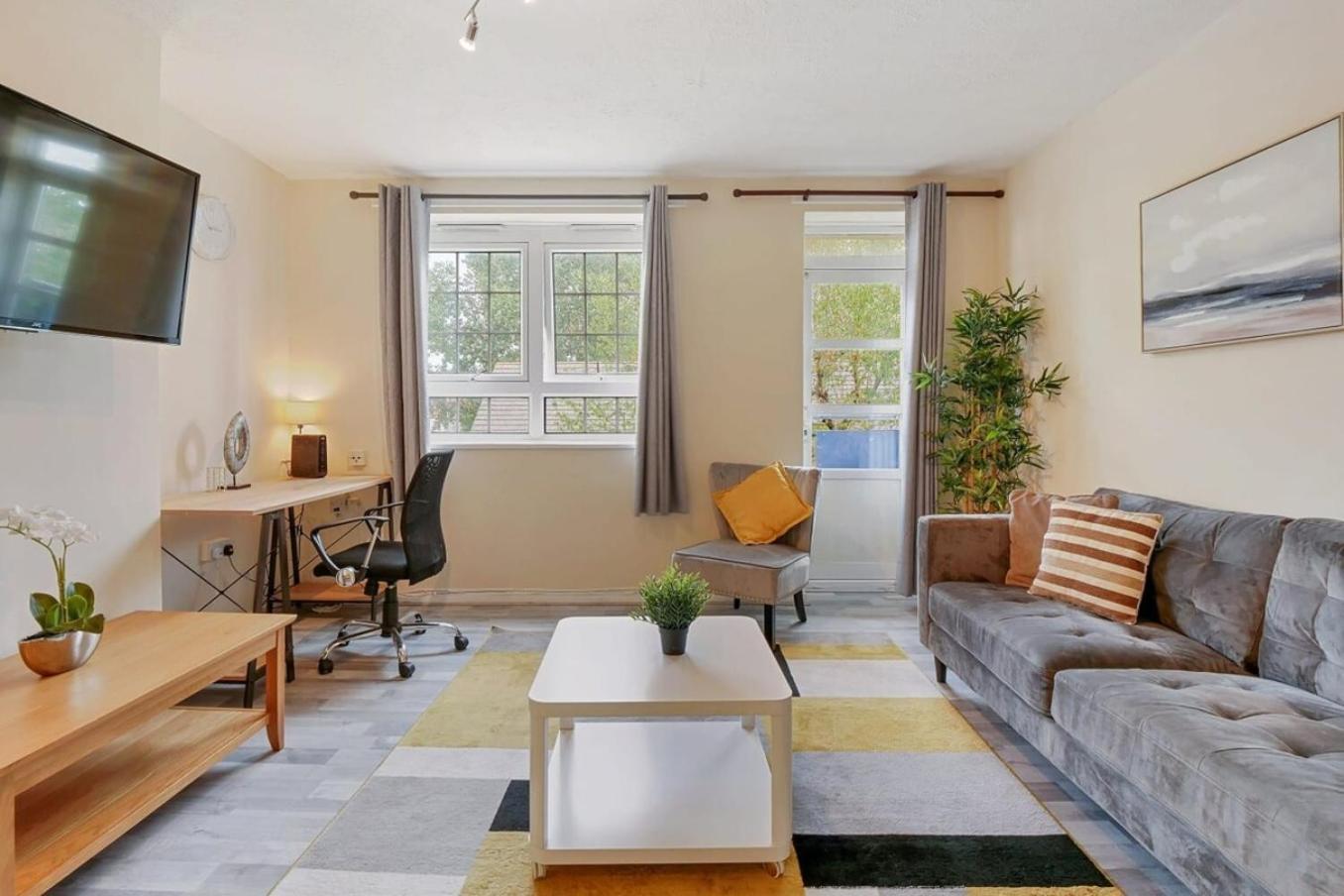 סאטון The Serene 2-Bedroom Flat W Free Street Parking מראה חיצוני תמונה
