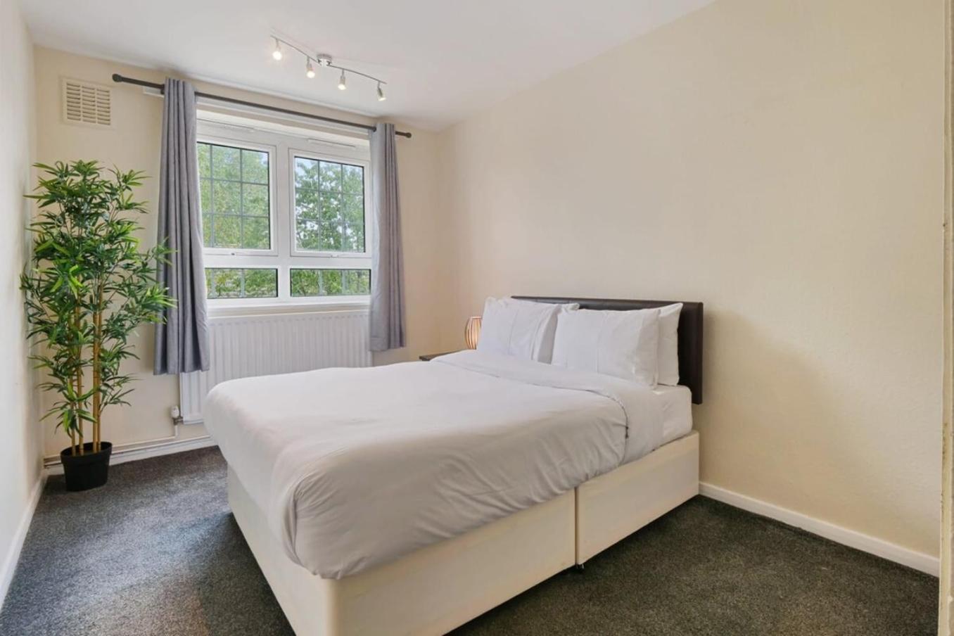 סאטון The Serene 2-Bedroom Flat W Free Street Parking מראה חיצוני תמונה
